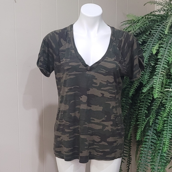 Sanctuary Green Camo Print Short Sleeve T-Shirt Women's Size Small S - Picture 4 of 9